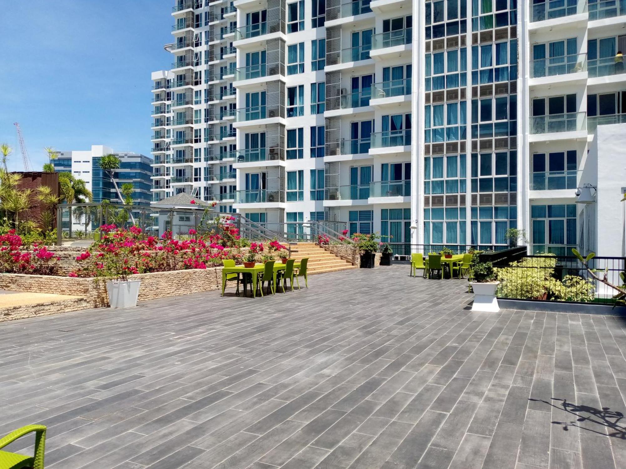 Mactan Newtown 8 Boulevard Deluxe Punta Engano  Екстер'єр фото