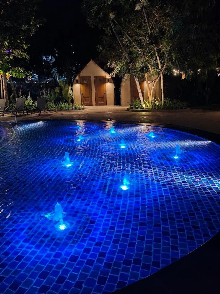 Mactan Newtown 8 Boulevard Deluxe Punta Engano  Екстер'єр фото