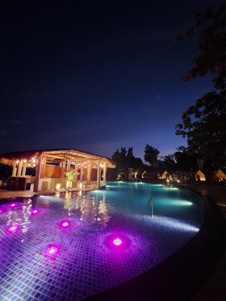 Mactan Newtown 8 Boulevard Deluxe Punta Engano  Екстер'єр фото